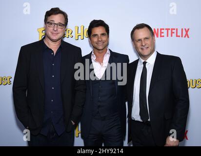 Dave Coulier, John Stamos et Bob Saget participant à la première Nextflix « The Fuller House » qui s'est tenue au Grove, Pacific Theaters, Los Angeles, Californie, le 16 février, 2016. Banque D'Images