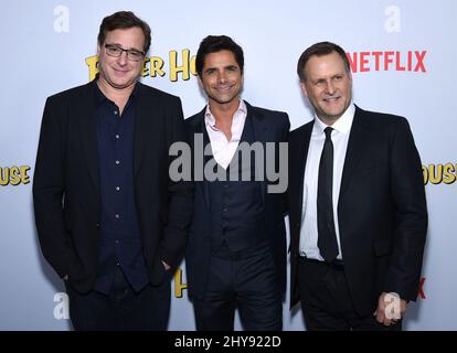 Dave Coulier, John Stamos et Bob Saget participant à la première Nextflix « The Fuller House » qui s'est tenue au Grove, Pacific Theaters, Los Angeles, Californie, le 16 février, 2016. Banque D'Images