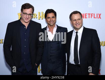 Dave Coulier, John Stamos et Bob Saget participant à la première Nextflix « The Fuller House » qui s'est tenue au Grove, Pacific Theaters, Los Angeles, Californie, le 16 février, 2016. Banque D'Images