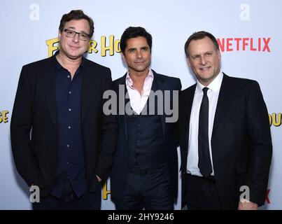 Dave Coulier, John Stamos et Bob Saget participant à la première Nextflix « The Fuller House » qui s'est tenue au Grove, Pacific Theaters, Los Angeles, Californie, le 16 février, 2016. Banque D'Images