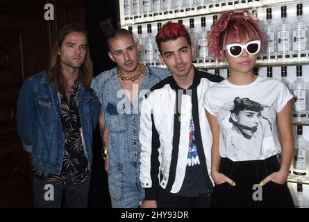 DNCE, Jack Lawless, Cole Whittle, Joe Jonas et JinJoo Lee assistent à unite4:Good and Variety's 3rd Annual unite4:Humanity à montage Beverly Hills le jeudi 25 février 2016 à Beverly Hills, Californie. Banque D'Images