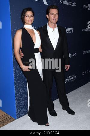 Matthew McConaughey et sa femme Camila Alves assistent à unite4:Good and Variety's 3rd Annual unite4:Humanity à montage Beverly Hills le jeudi 25 février 2016 à Beverly Hills, Californie. Banque D'Images