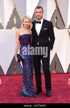 Naomi Watts et Liev Schreiber assistent aux Prix annuels 88th de l'Académie au Dolby Theatre Banque D'Images