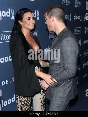 Nick Jonas et demi Lovato assistent aux GLAAD Media Awards 27th qui se tiennent à l'hôtel Beverly Hilton Banque D'Images