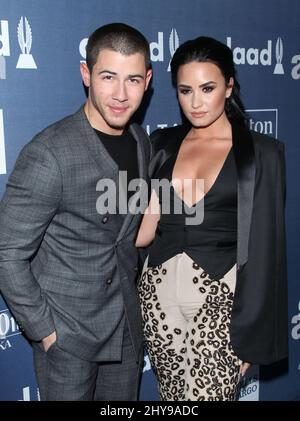 Nick Jonas et demi Lovato assistent aux GLAAD Media Awards 27th qui se tiennent à l'hôtel Beverly Hilton Banque D'Images