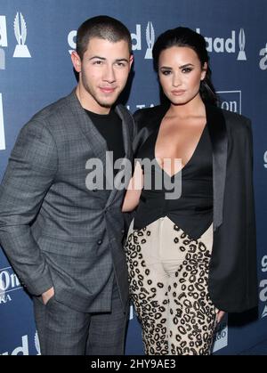 Nick Jonas et demi Lovato assistent aux GLAAD Media Awards 27th qui se tiennent à l'hôtel Beverly Hilton Banque D'Images