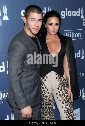 Nick Jonas et demi Lovato assistent aux GLAAD Media Awards 27th qui se tiennent à l'hôtel Beverly Hilton Banque D'Images