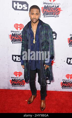 Big Sean arrive pour les iHeartRadio Music Awards au Forum le dimanche 3 avril 2016, à Inglewood, Californie. Banque D'Images