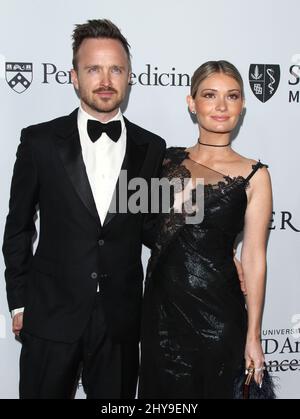 Aaron Paul et Lauren Parsekian arrivent à Sean Parker et au gala de la Fondation Parker pour célébrer un jalon dans la recherche médicale le mercredi 13 avril 2016, à Los Angeles. Banque D'Images