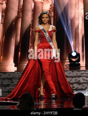 Miss Connecticut USA, Tiffany Teixeira sur scène lors de la compétition préliminaire de 2016 MISS USA Pageant, T-Mobile Arena, Las Vegas, NV, le 1er juin, 2016. Banque D'Images