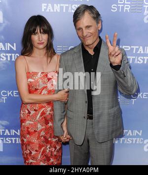 Kathryn Hahn, Vigo Mortensen arrivant pour la première Captain Fantastic qui s'est tenue au Harmony Gold Theatre, Los Angeles, juin 28th 2016. Banque D'Images