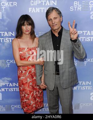 Kathryn Hahn, Vigo Mortensen arrivant pour la première Captain Fantastic qui s'est tenue au Harmony Gold Theatre, Los Angeles, juin 28th 2016. Banque D'Images