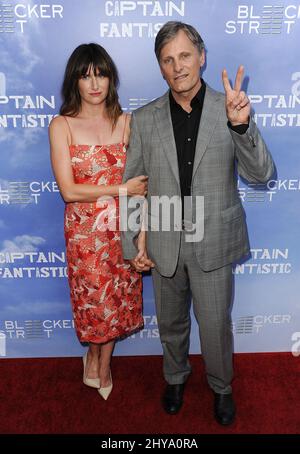 Kathryn Hahn, Vigo Mortensen arrivant pour la première Captain Fantastic qui s'est tenue au Harmony Gold Theatre, Los Angeles, juin 28th 2016. Banque D'Images