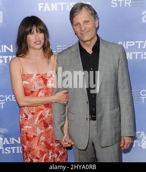 Kathryn Hahn, Vigo Mortensen arrivant pour la première Captain Fantastic qui s'est tenue au Harmony Gold Theatre, Los Angeles, juin 28th 2016. Banque D'Images