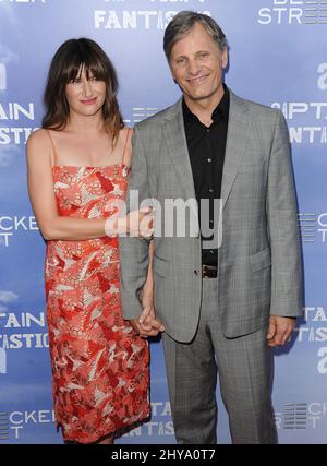 Kathryn Hahn, Vigo Mortensen arrivant pour la première Captain Fantastic qui s'est tenue au Harmony Gold Theatre, Los Angeles, juin 28th 2016. Banque D'Images