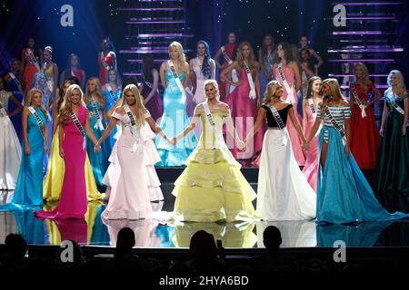 Miss Caroline du Nord Teen USA, Emily Wakeman, Miss Nevada Teen USA, Carissa Morrow, Miss Texas Teen USA, Karlie Hay, Miss Alabama Teen USA, Erin Snow, Miss Caroline du Sud Teen USA, Marley Stokes pendant les 2016 MISS USA Red Carpet, The Venetian Theatre, Venetian Resort Hotel Casino à Las Vegas, ÉTATS-UNIS. Banque D'Images