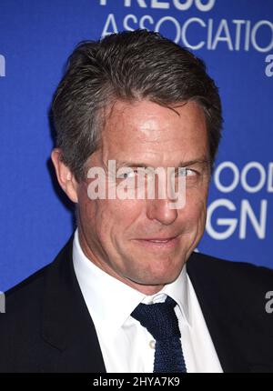 Hugh Grant participe au banquet de subventions de l'association Hollywood Foreign Press, qui s'est tenu au Beverly Wilshire à Los Angeles, en Californie. Banque D'Images