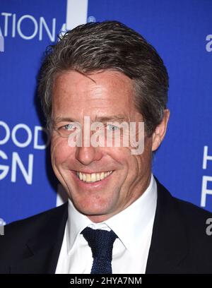 Hugh Grant participe au banquet de subventions de l'association Hollywood Foreign Press, qui s'est tenu au Beverly Wilshire à Los Angeles, en Californie. Banque D'Images