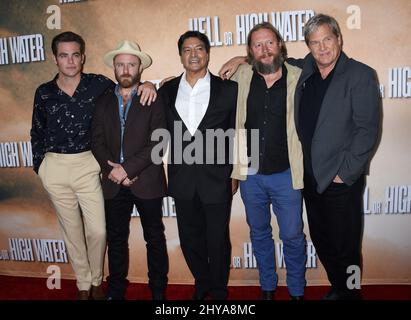 Chris Pine, Ben Foster, Gil Birmingham, David Mackenzie et Jeff assistent à la projection spéciale Enfer ou High Water qui a eu lieu aux ArcLight Cinemas Hollywood à Los Angeles, CA, États-Unis, le 10 août 2016. Banque D'Images