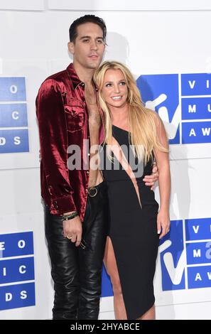 G-Eazy et Britney Spears arrivent pour les MTV Video Music Awards 2016, Madison Square Garden, New York, 28th août 2016. Banque D'Images