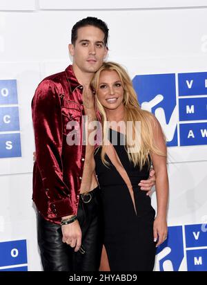 G-Eazy et Britney Spears arrivent pour les MTV Video Music Awards 2016, Madison Square Garden, New York, 28th août 2016. Banque D'Images
