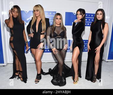 Normandi Kordei, Dinah Jane Hansen, Ally Brooke, Camila Cabello arrivant pour les MTV Video Music Awards 2016, Madison Square Garden, New York, 28th août 2016. Banque D'Images