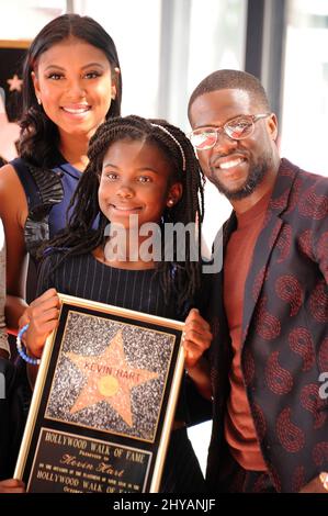 Kevin Hart, Eniko Parrish, Heaven Hart assister à la cérémonie des stars en l'honneur de Kevin Hart, à Los Angeles, en Californie. Banque D'Images