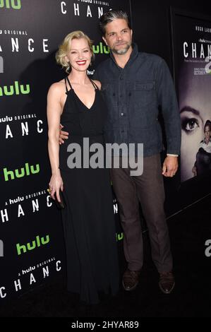 Gretchen mol et Tod Williams participant à l'événement « chance » Premiere qui s'est tenu au Harmony Gold Theatre de Los Angeles, États-Unis. Banque D'Images