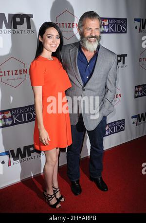 Mel Gibson, Rosalind Ross arrivant pour le World Poker Tournament 'four Kings & an Ace' au profit de Mending Kids International tenu à Citizen, Beverly Hills, Los Angels, le 21st octobre 2016. Banque D'Images