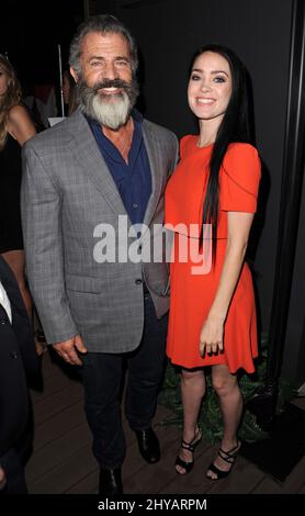 Mel Gibson, Rosalind Ross arrivant pour le World Poker Tournament 'four Kings & an Ace' au profit de Mending Kids International tenu à Citizen, Beverly Hills, Los Angels, le 21st octobre 2016. Banque D'Images