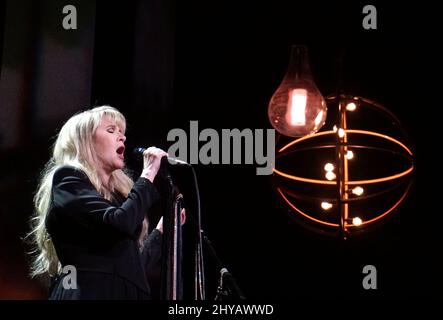 Stevie Nicks se présentant à l'ouverture de Stevie Nicks, fille de sa ville natale, « 24 Carat Gold Tour », avec les prétendants au Talking Stick Arena. Banque D'Images