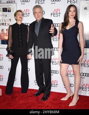 Annette Bening, Warren Beatty et Ella Beatty participent au Gala screening des femmes de l'AFI FEST 2016 '20th Centurys' et rendent hommage à Annette Bening au TCL Chinese Theatre, Los Angeles. Banque D'Images