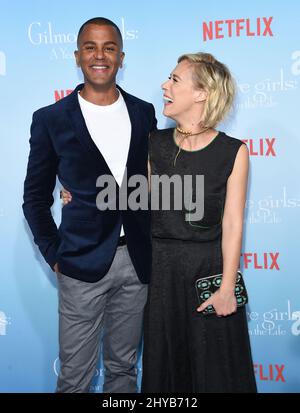 Yanic Truesdale et Liza Weil participent à la première de « Gilmore Girls: A Year in the Life » de Netflix au Regency Village Theatre Banque D'Images