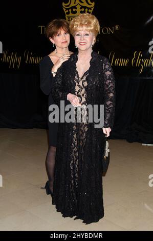 Debbie Reynolds & Carrie Fisher participant aux « Prix annuels 7th de la Guilde des designers de costumes », qui se tiennent à l'hôtel Beverly Hilton le 19 février 2005, Beverly Hills, ca. Banque D'Images