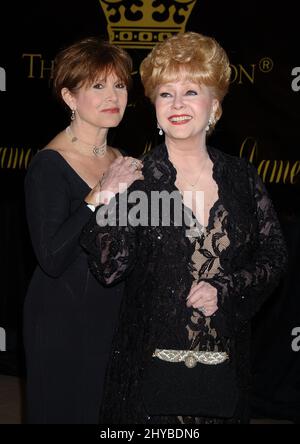 Debbie Reynolds & Carrie Fisher participant aux « Prix annuels 7th de la Guilde des designers de costumes », qui se tiennent à l'hôtel Beverly Hilton le 19 février 2005, Beverly Hills, ca. Banque D'Images