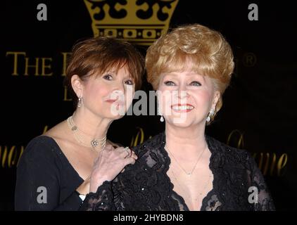 Debbie Reynolds & Carrie Fisher participant aux « Prix annuels 7th de la Guilde des designers de costumes », qui se tiennent à l'hôtel Beverly Hilton le 19 février 2005, Beverly Hills, ca. Banque D'Images