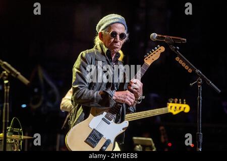 NEW YORK, NEW YORK - MARS 10: Keith Richards et les X-pensive Winos se produisent sur scène lors de la sixième édition annuelle LOVE ROCKS NYC Benefit concert for God's Love que nous livrons au Beacon Theatre le 10 mars 2022 à New York. Crédit : Ron Adar/Alay Live News Banque D'Images