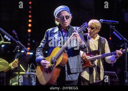 NEW YORK, NEW YORK - MARS 10: Keith Richards et les X-pensive Winos se produisent sur scène lors de la sixième édition annuelle LOVE ROCKS NYC Benefit concert for God's Love que nous livrons au Beacon Theatre le 10 mars 2022 à New York. Crédit : Ron Adar/Alay Live News Banque D'Images