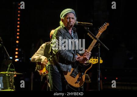 NEW YORK, NEW YORK - MARS 10: Keith Richards et les X-pensive Winos se produisent sur scène lors de la sixième édition annuelle LOVE ROCKS NYC Benefit concert for God's Love que nous livrons au Beacon Theatre le 10 mars 2022 à New York. Crédit : Ron Adar/Alay Live News Banque D'Images