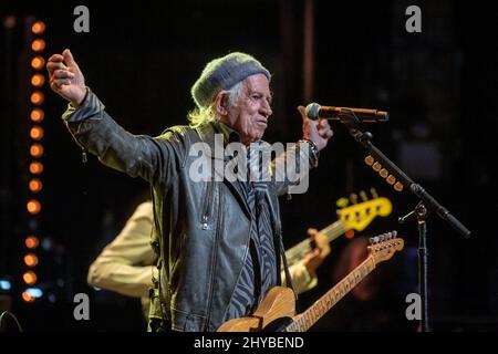 NEW YORK, NEW YORK - MARS 10: Keith Richards et les X-pensive Winos se produisent sur scène lors de la sixième édition annuelle LOVE ROCKS NYC Benefit concert for God's Love que nous livrons au Beacon Theatre le 10 mars 2022 à New York. Crédit : Ron Adar/Alay Live News Banque D'Images