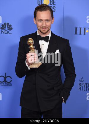 Tom Hiddleston dans la salle de presse des Golden Globe Awards 74th à Los Angeles Banque D'Images