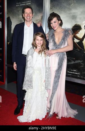 Paul W. S. Anderson, Milla Jovovich et Ever Anderson assistent à la première projection à Los Angeles de 'Resident Evil: The final Chapter' Banque D'Images