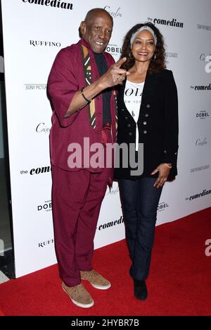 Lou Gossett Jr. Et Shirley Neal participent à la première « The Comedian » de Los Angeles au Pacific Design Center Banque D'Images