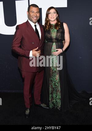 Jordan Peele et Chelsea Peretti arrivent à la projection spéciale de 'Get Out' qui a eu lieu au Regal Cinemas LA Live Banque D'Images