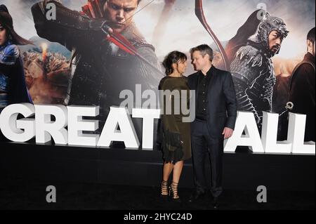 Matt Damon, Luciana Barroso assiste à la première de la Grande Muraille - Los Angeles qui s'est tenue au TCL Chinese Theatre Banque D'Images