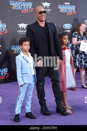 Vin Diesel, Hania Sinclair et Vincent Sinclair participant à la première mondiale de Guardians of the Galaxy vol. 2 à Los Angeles Banque D'Images