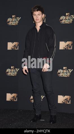 Ansel Elgort dans la salle de presse des MTV film and TV Awards 2017 qui se tiennent au Shrine Auditorium de Los Angeles, Etats-Unis Banque D'Images