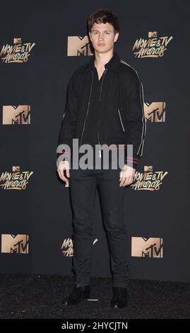 Ansel Elgort dans la salle de presse des MTV film and TV Awards 2017 qui se tiennent au Shrine Auditorium de Los Angeles, Etats-Unis Banque D'Images