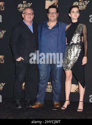 Bill Condon, Josh Gad et Emma Watson dans la salle de presse des MTV Movie and TV Awards 2017 qui se tiennent au Shrine Auditorium de Los Angeles, aux États-Unis Banque D'Images