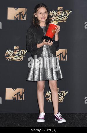 Dafne tient dans la salle de presse aux MTV film and TV Awards 2017 qui se tiennent au Shrine Auditorium de Los Angeles, Etats-Unis Banque D'Images